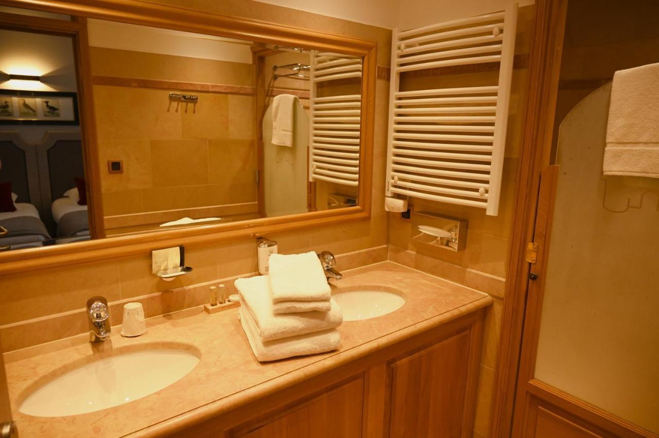Hotel Le Rempart ตูร์นุส ภายนอก รูปภาพ